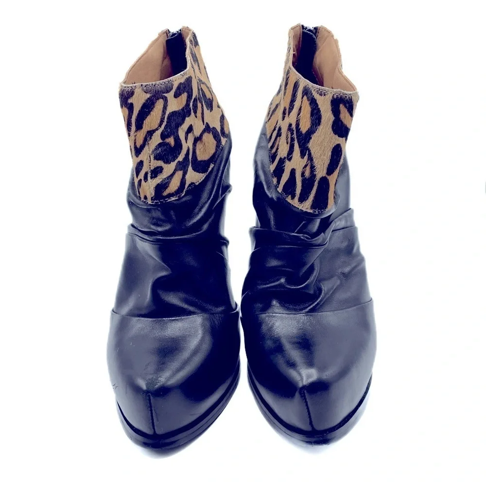 Black leather leopard cuff ankle booties EU size 39 Brand 5l48 from Saks 5th Ave